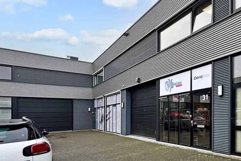 Bedrijfshal Naaldwijk te Koop - 135m² - Parkeerplaats - Zonnepanelen