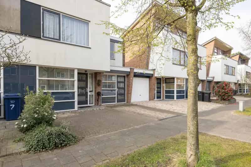 Ruime 5 Slaapkamers Tweekapper Literatuurwijk Almere