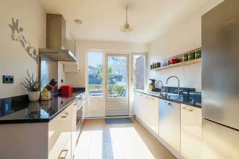 Ruime Eengezinswoning Almere Moderne Keuken Nieuwe Badkamer Zonnepanelen