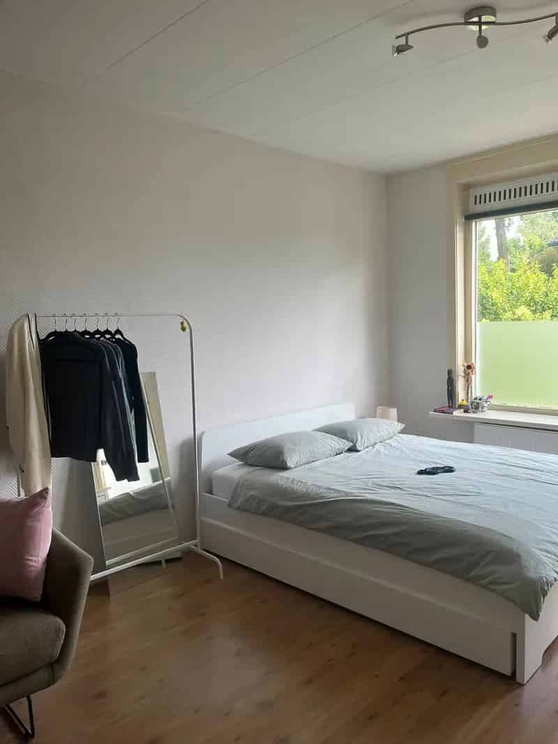 Grote kamer met badkamer en moderne keuken Enschede