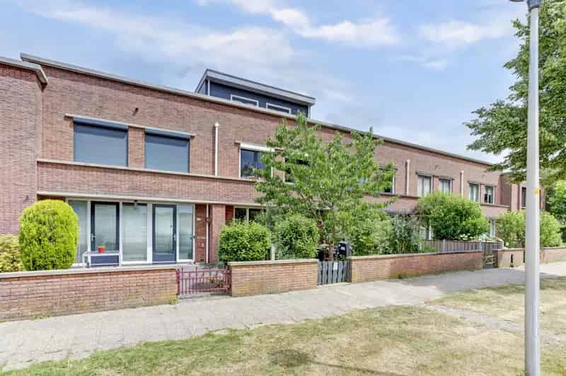 5 Slaapkamers 2 Badkamers Zeewolde Ruime Tussenwoning Vrij Uitzicht