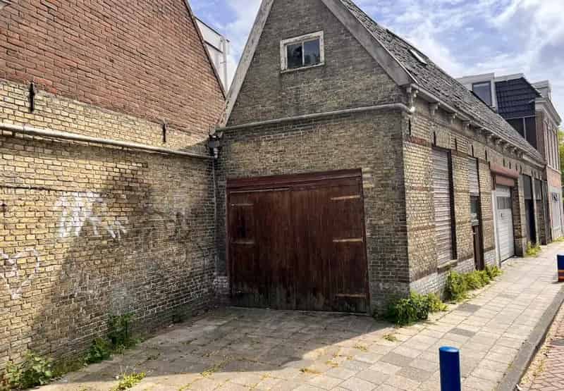 Garagebox Sneek met Vliering en Parkeerplaats