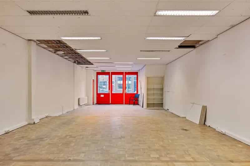 Winkelpand met bovenwoning in de binnenstad van Hoorn