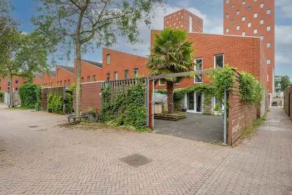Hoekwoning Rotterdam Katendrecht 4 slaapkamers 2 badkamers