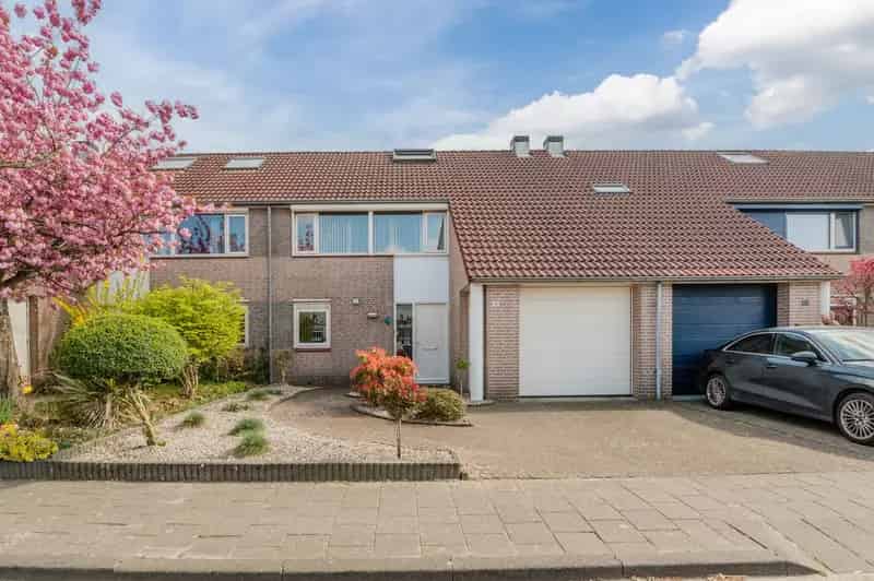 Huis te koop Oosterhout 4 slaapkamers garage 14 zonnepanelen energielabel A