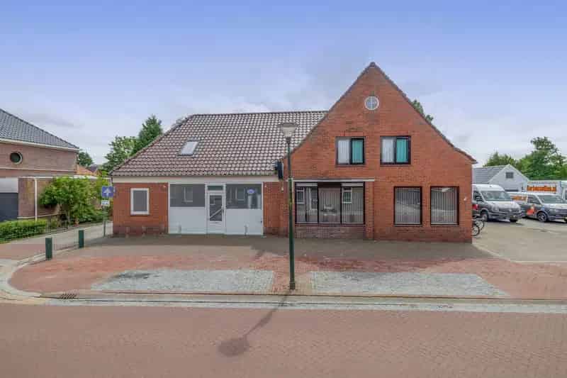 Bedrijfswoning Oostwold: Wonen en Werken aan het Oldambtmeer