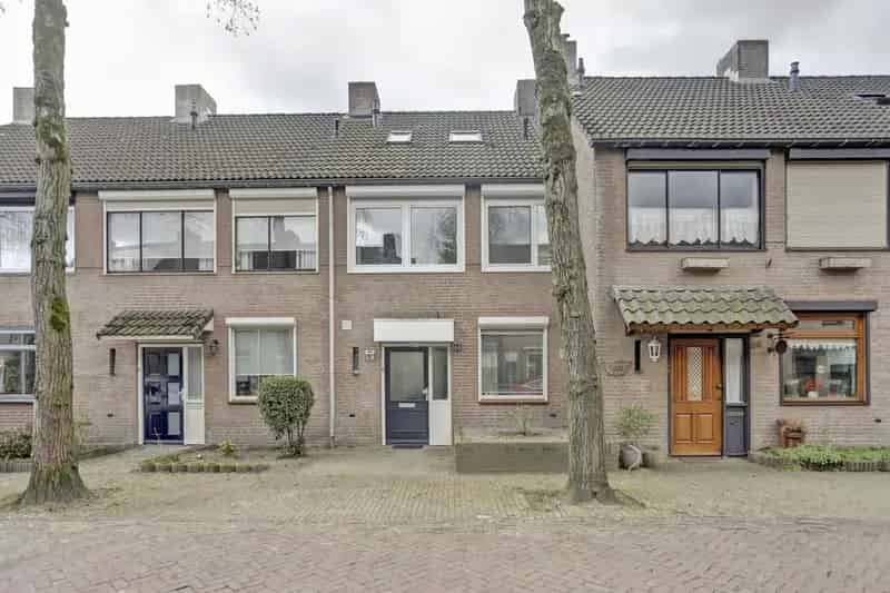 Tussenwoning Rijen 3 slaapkamers Vloerverwarming Zonnepanelen