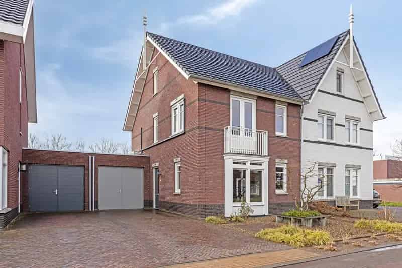 Moderne 2-onder-1-kapwoning te koop in Drunen