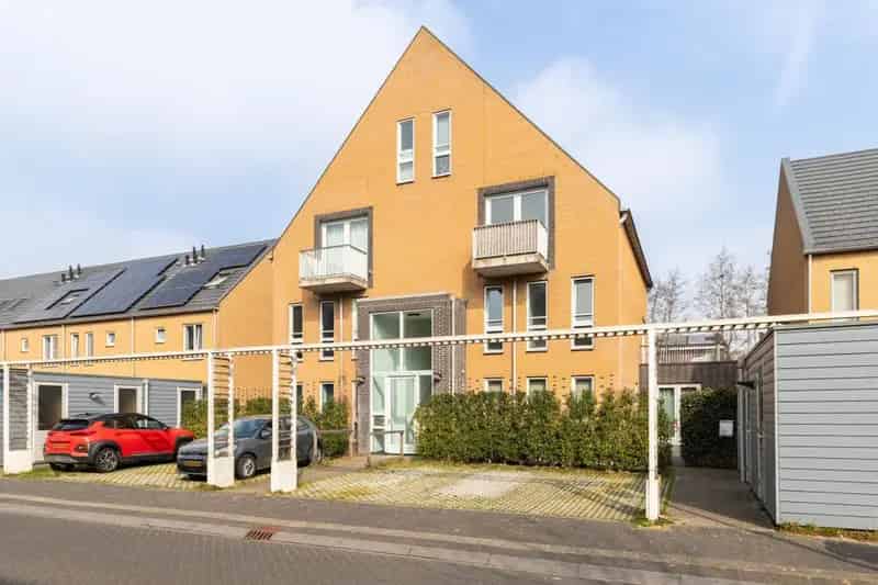 Modern 3 kamer appartement Vathorst ruim dakterras