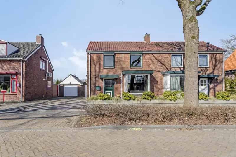 Ruime 2-onder-1-kapwoning Halsteren 3 slaapkamers grote tuin