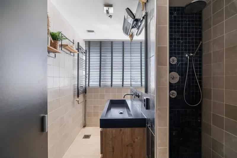 Huis te koop Vlaardingen Begoniastraat: Moderne 3-laagse woning met tuin en garage