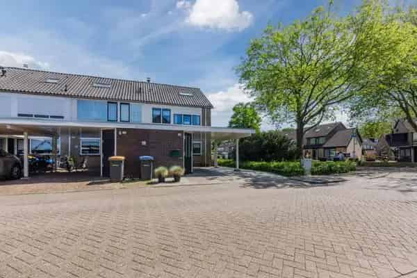 5 Slaapkamers Hoekwoning Bunschoten-Spakenburg Carport Grote Tuin