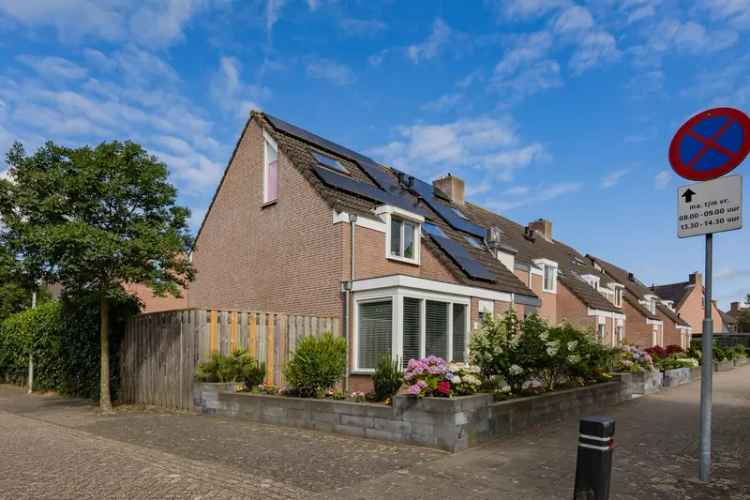 Huis te koop Vlijmen: Ruime hoekwoning met 4 slaapkamers en garage