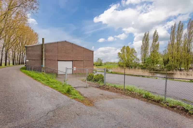 Bedrijfshal Steenbergen 2160m2 te huur nabij A4