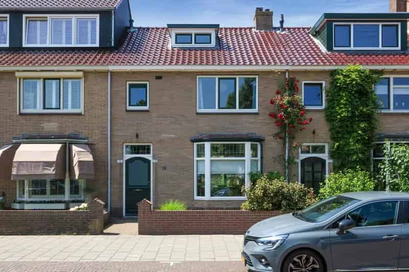 Huis te koop IJmuiden 4 slaapkamers nieuwe badkamer zonnige tuin