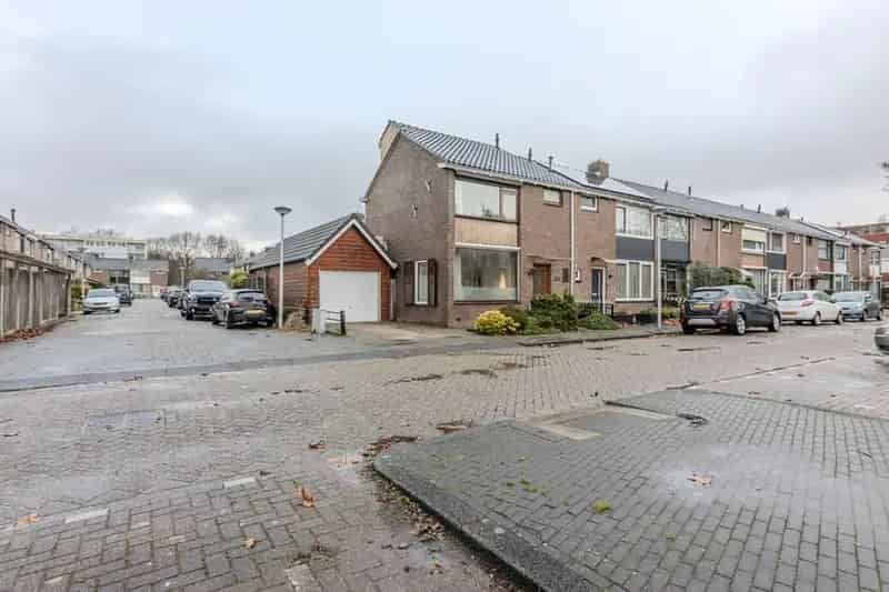 Hoekwoning met Garage en Royale Tuin - 4 Slaapkamers