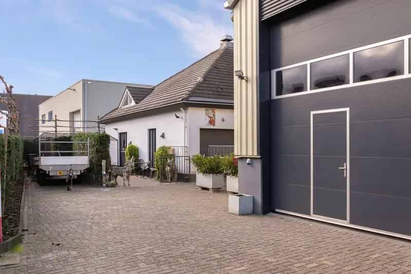 Bedrijfshal Druten te koop: Wonen en werken gecombineerd