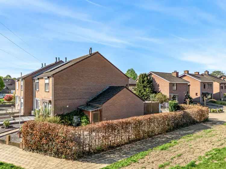 Hoekwoning Elsloo: Ruime Tuin Garage Modernisering