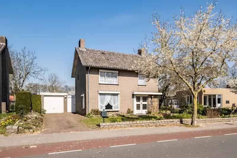 Vrijstaande woning te moderniseren 3 slaapkamers garage Soerendonk