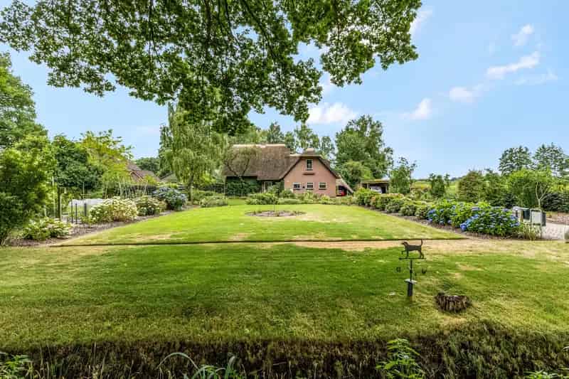 Vrijstaande woning 2000m2 tuin bijgebouw Hoevelaken