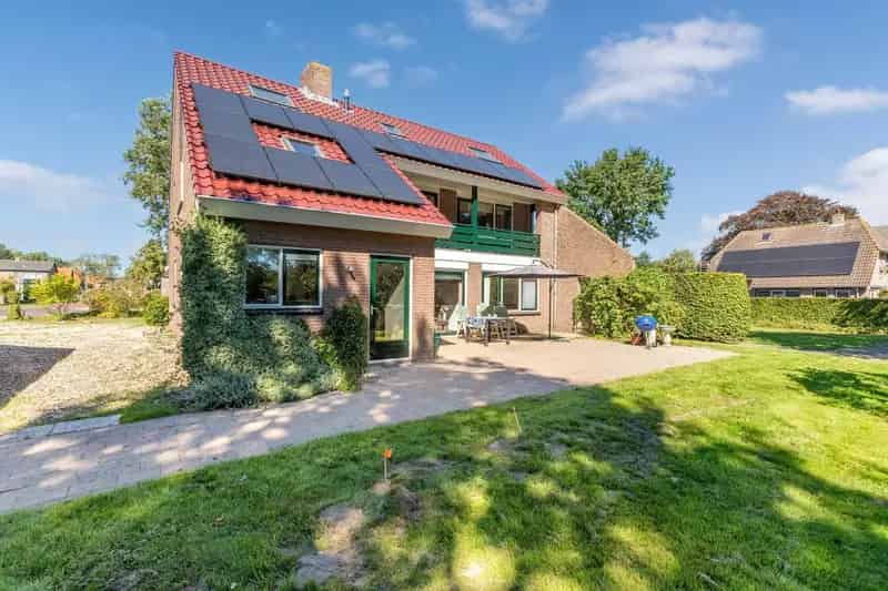 Vrijstaande woning Nijensleek 7 slaapkamers grote tuin