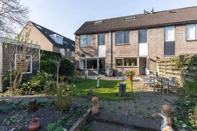Ruime Hoekwoning 4 Slaapkamers Tuin Aan Het Water Duivenkamp