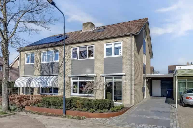 Zeer ruime 7-slaapkamers tweekapper te 's-Gravenpolder