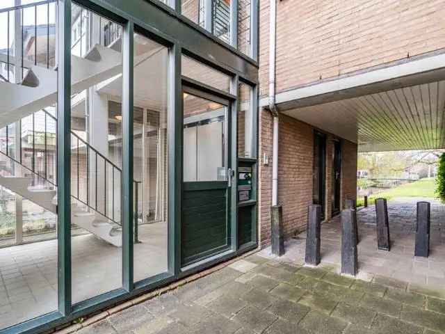 Moderne Poortwoning te Huur Leiderdorp 3 slaapkamers Jacuzzi Dakterras
