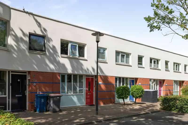 Huis te koop Apeldoorn: Moderne tussenwoning met tuin