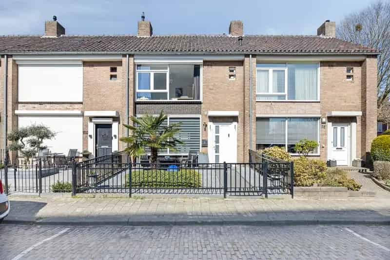 Moderne Tussenwoning Breda Tuinzigt Garage Berging Instapklaar