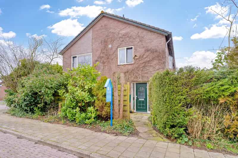 Ruime 5 Slaapkamers Tweekapper Groede Tuin Garage Open Haard