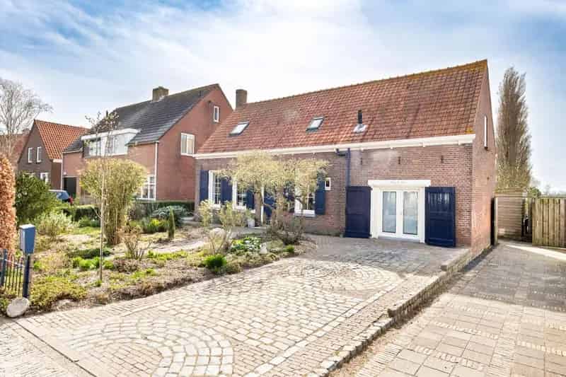 Vrijstaande woning met B&B en zeezicht te Vlissingen