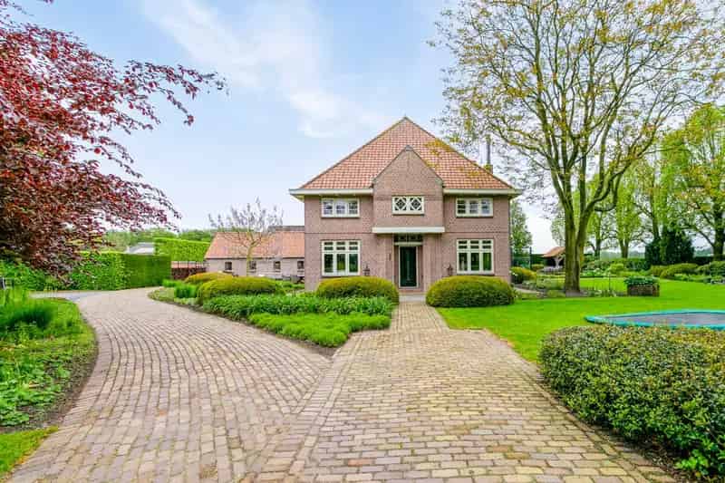 Herenhuis Rucphen: Ruimte, Rust en Renovatie