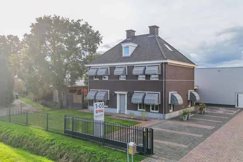 Bedrijfshal Goirle met Ruime Woning: Ideale Woon-Werkcombinatie