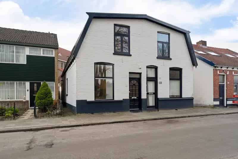 Moderne 2-onder-1-kapwoning te koop in Enschede