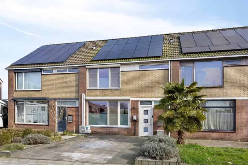 Tussenwoning Putte 4 slaapkamers 15 zonnepanelen Airco Ruime tuin