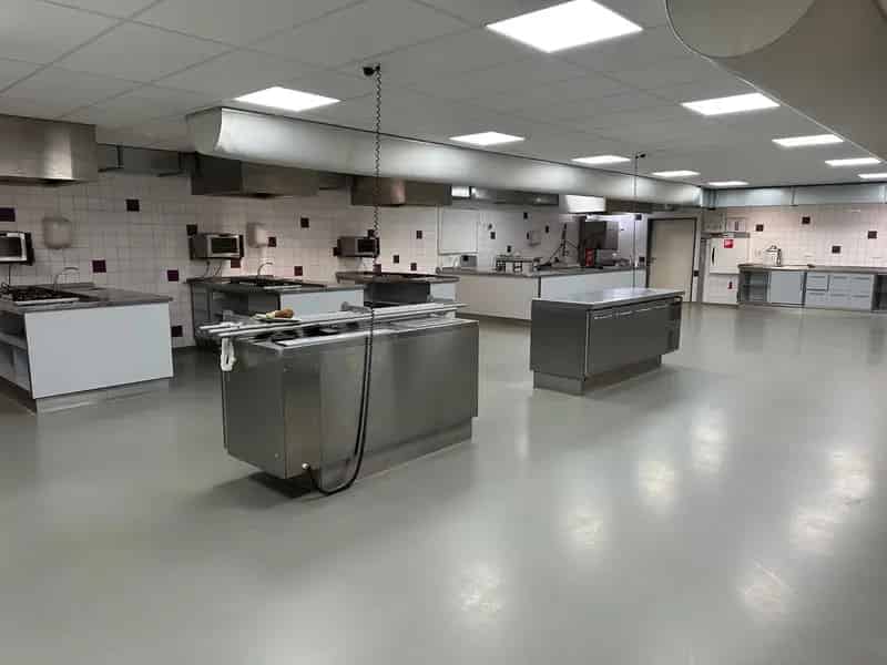 Leerkeuken te huur Amersfoort 304m²