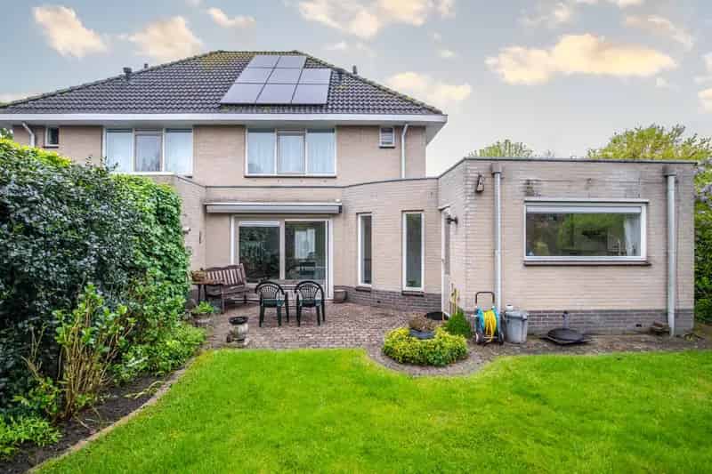 Ruime 2-onder-1-kapwoning te koop in Elst