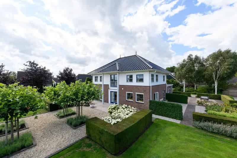 Luxe Villa met Praktijk Steenwijk: Wonen en Werken Combineren