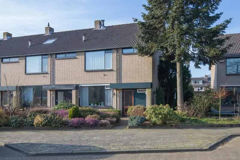 Ruime Hoekwoning Maarn met Garage Nabij Scholen en Centrum