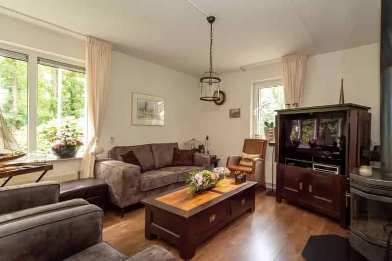 Vrijstaand woonhuis met 5 slaapkamers, tuin en luxe keuken