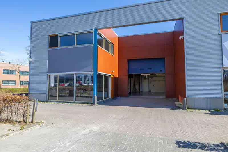 Modern Bedrijfspand te Huur Groningen 465m² Kantoorruimte Eemspoort