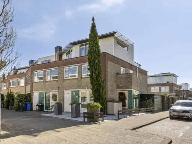 Hoekwoning Rotterdam Prinsenland: Ruime woning met tuin en dakterras