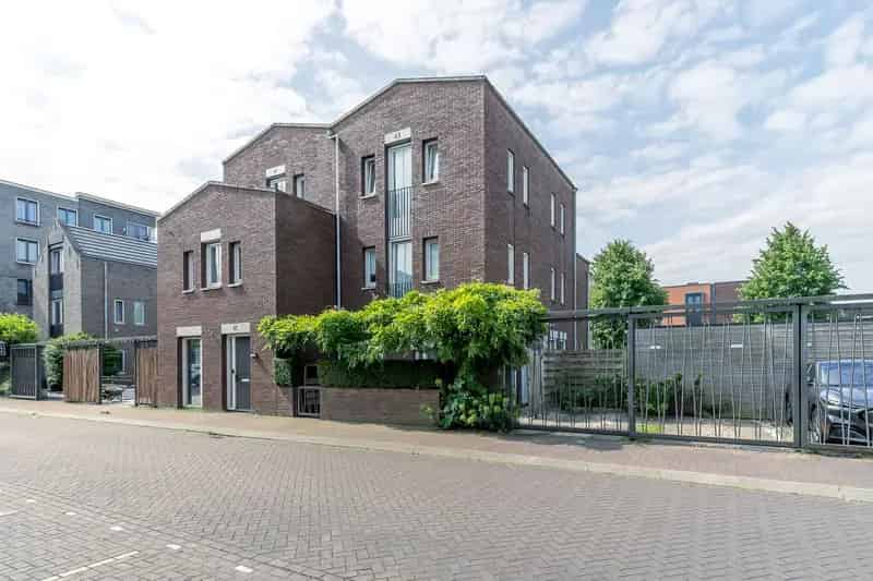 Huis te koop Vathorst Amersfoort: Aan het water gelegen woning