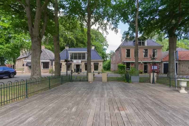 Horecaruimte Oldeberkoop te koop: inclusief bovenwoning en inventaris