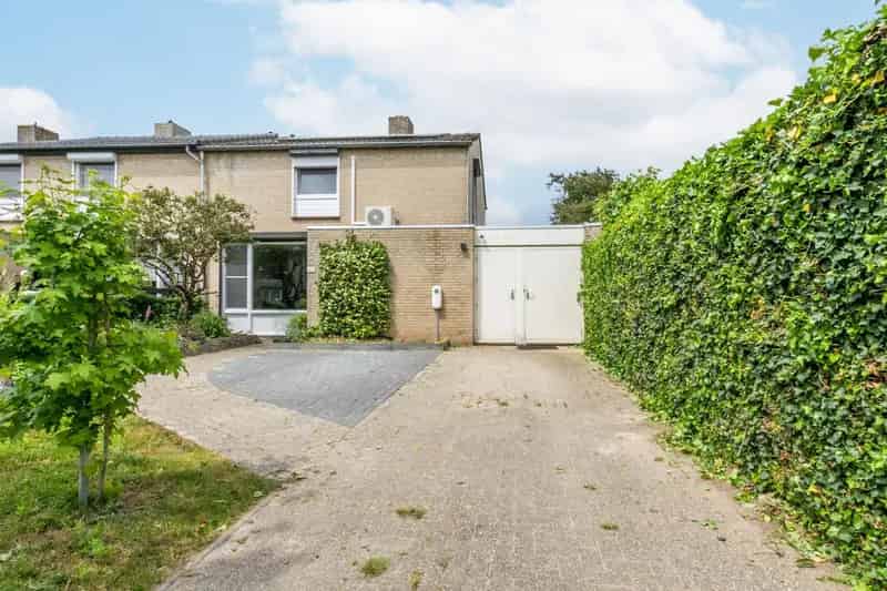 Ruime Instapklare Gezinswoning 4 Slaapkamers Stramproy