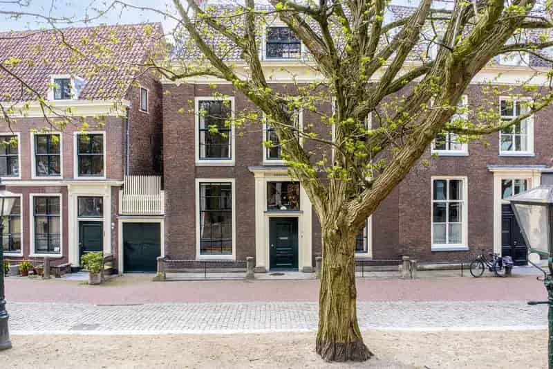 Huis te koop Hooglandse Kerkgracht Leiden Monumentale woning grote tuin