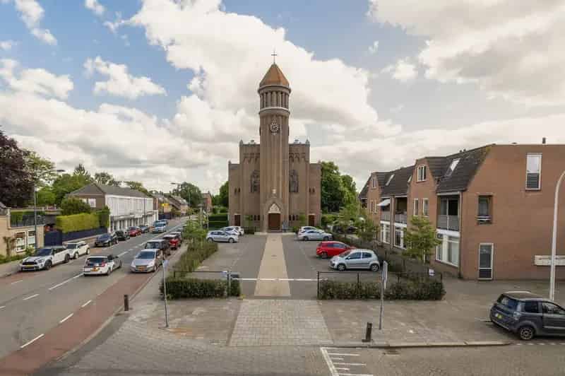 Appartement te koop Waalwijk: uniek 2-kamer appartement in voormalig kerkgebouw