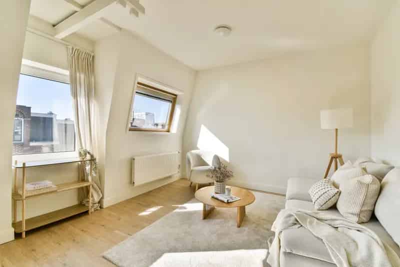 Licht appartement Pijp 2 slaapkamers 64m2 eigen grond