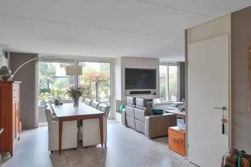 5 Slaapkamers Tweekapper Maaswijk Ruime Tuin
